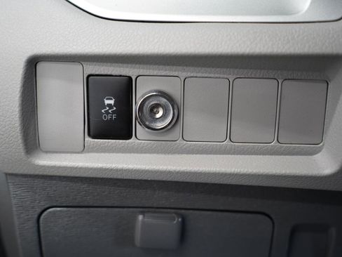 Used 2020 Toyota Sienna L image 24