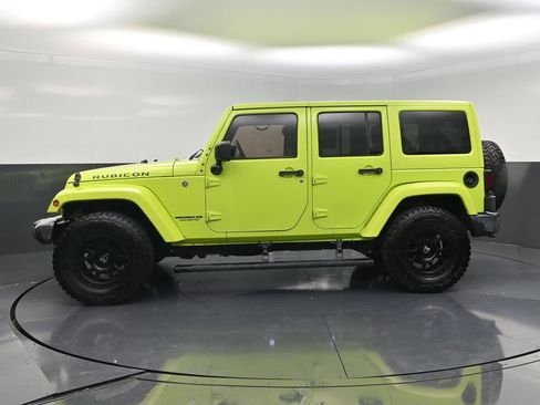 Used 2017 Jeep Wrangler Unlimited Rubicon w/ Connectivity Group AWD/4WD image 3