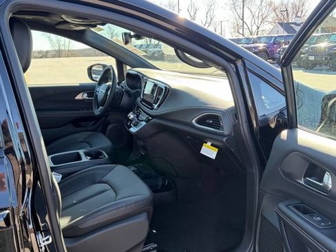 New 2026 Chrysler Pacifica Select w/ S Appearance Package FWD image 22