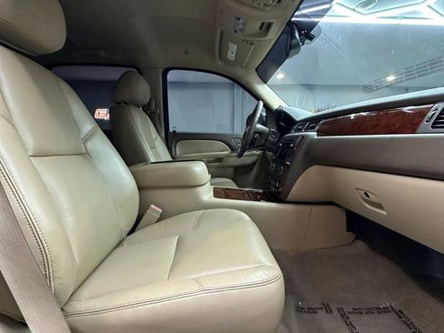 Used 2011 Chevrolet Avalanche LTZ image 23