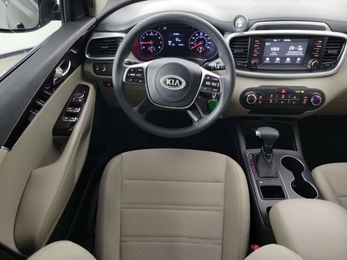 Used 2019 Kia Sorento FWD image 12