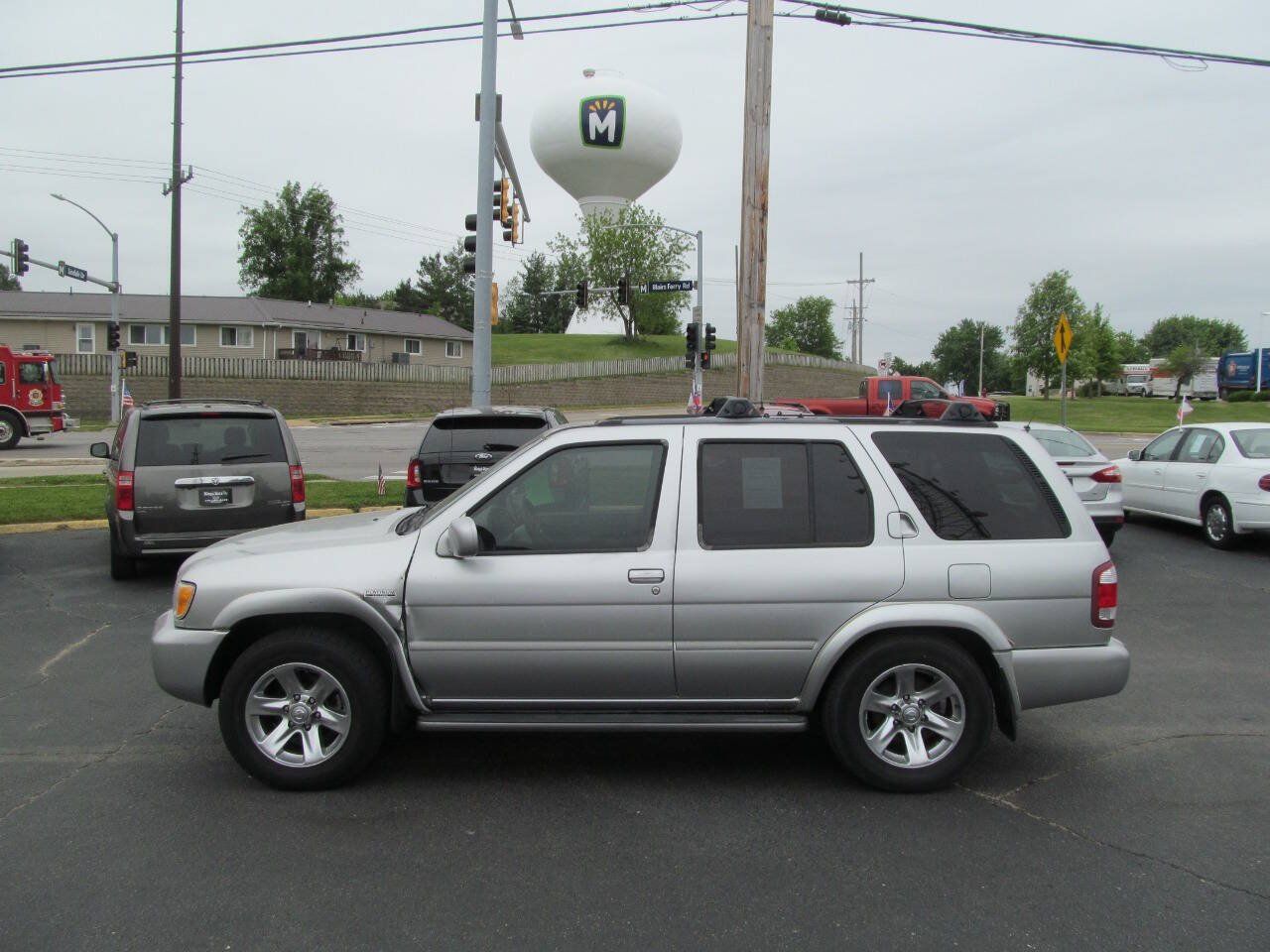 Used 2004 Nissan Pathfinder LE Platinum RWD image 2