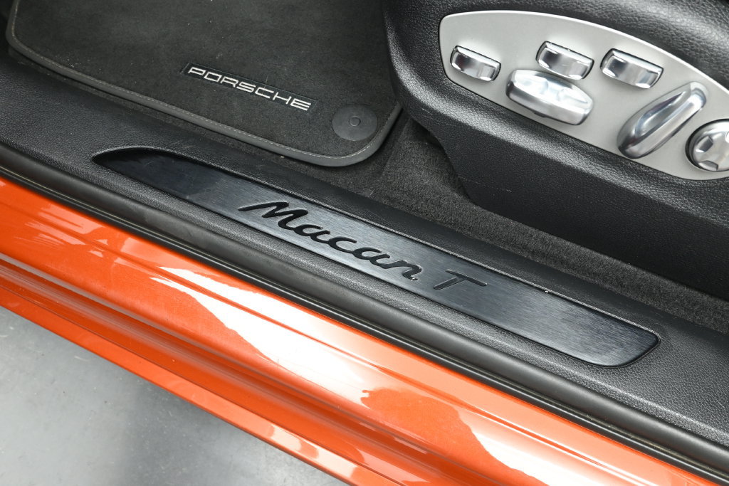 Certified 2024 Porsche Macan Turbo AWD/4WD image 23
