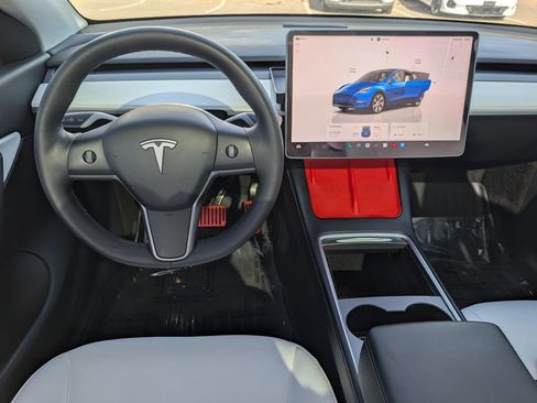 Used 2022 Tesla Model Y Performance image 15