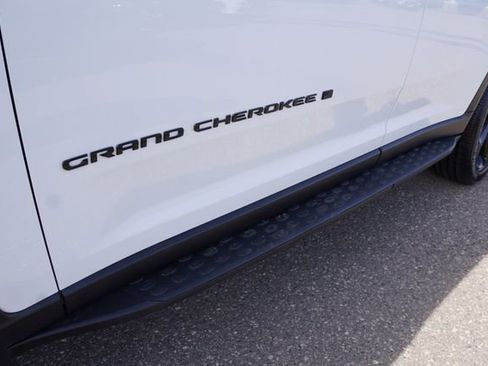 Certified 2023 Jeep Grand Cherokee Altitude image 14