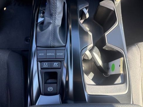 Used 2025 Toyota Camry LE image 28