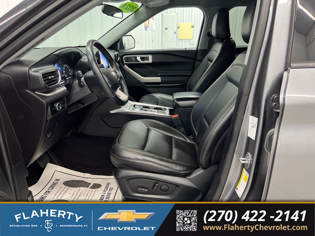 Used 2024 Ford Explorer XLT w/ Equipment Group 202A RWD image 9