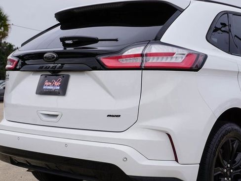 Used 2022 Ford Edge SE w/ Black Appearance Package image 5