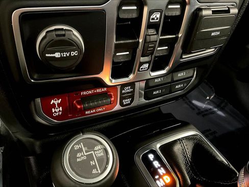 Used 2024 Jeep Wrangler Unlimited Rubicon AWD/4WD image 37