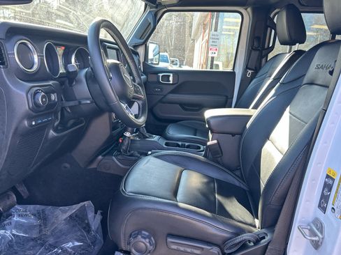 Used 2023 Jeep Wrangler Sahara w/ Cold Weather Group image 20