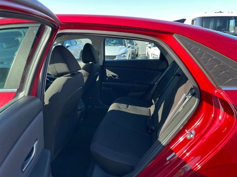 Used 2025 Hyundai Elantra SEL image 24