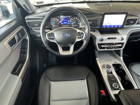 Used 2023 Ford Explorer XLT w/ Equipment Group 202A AWD/4WD image 37