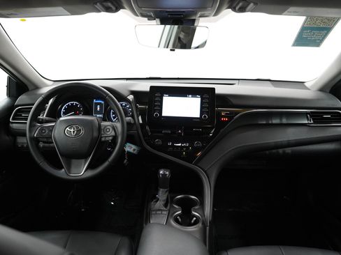 Used 2022 Toyota Camry SE FWD image 13
