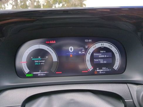 Used 2025 Toyota Crown Signia image 29