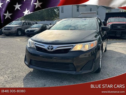 Used 2012 Toyota Camry LE image 1