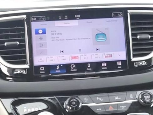 Used 2023 Chrysler Pacifica Touring-L FWD image 11