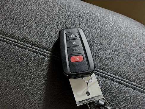 Used 2023 Toyota RAV4 XLE Premium image 36