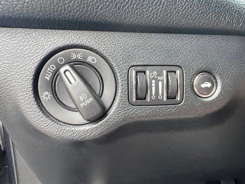 Used 2018 Dodge Challenger R/T w/ Driver Convenience Group RWD image 10