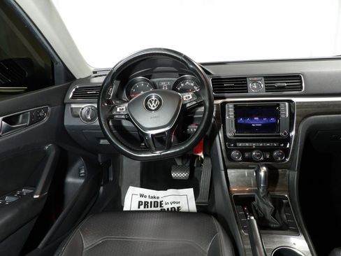 Used 2016 Volkswagen Passat 1.8T SE FWD image 12