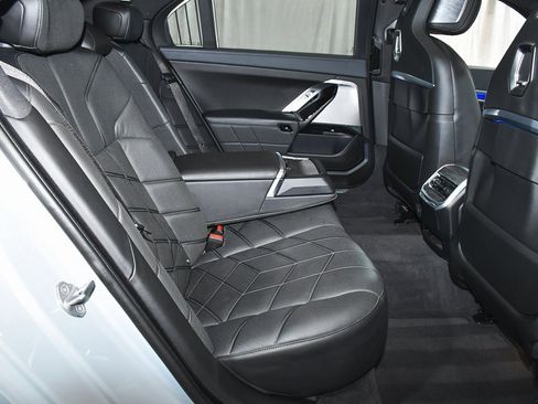 Used 2025 BMW 740i image 88