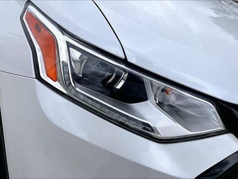 Used 2020 Chevrolet Traverse LT w/ LPO, Blackout Package AWD/4WD image 29