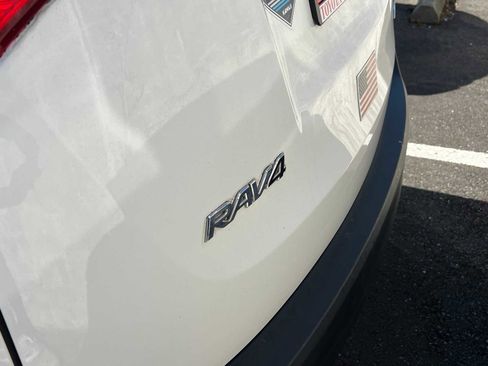 Used 2015 Toyota RAV4 XLE image 8