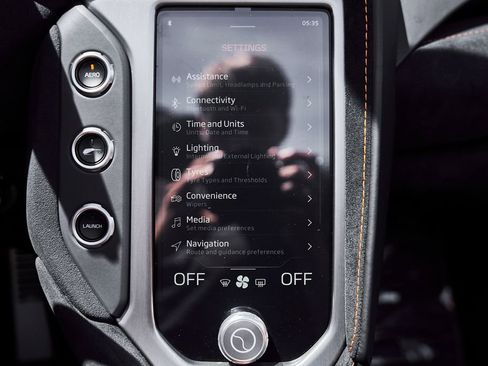 Used 2025 McLaren 750S Spider RWD image 71