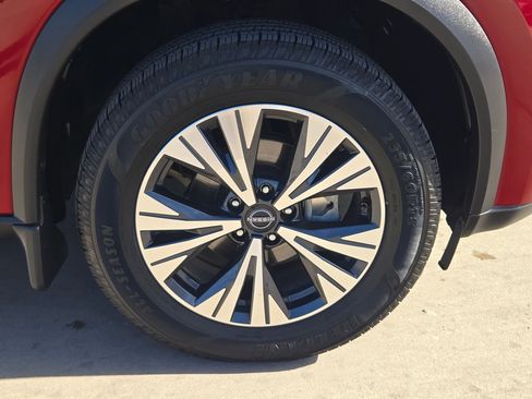 Used 2023 Nissan Rogue SV image 32