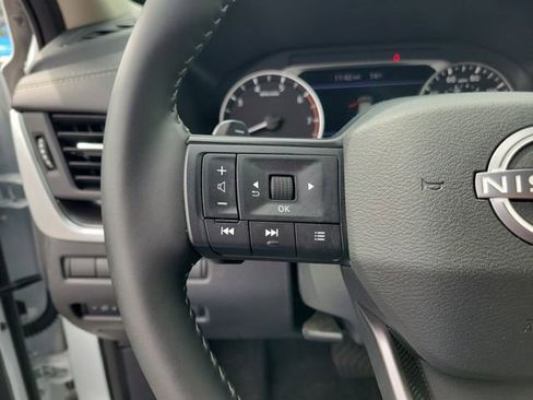 Used 2025 Nissan Rogue SV image 13