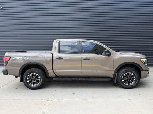 Used 2022 Nissan Titan PRO-4X w/ Pro-4x Convenience Package AWD/4WD image 10