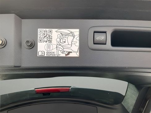 Used 2024 Toyota Highlander XLE image 17