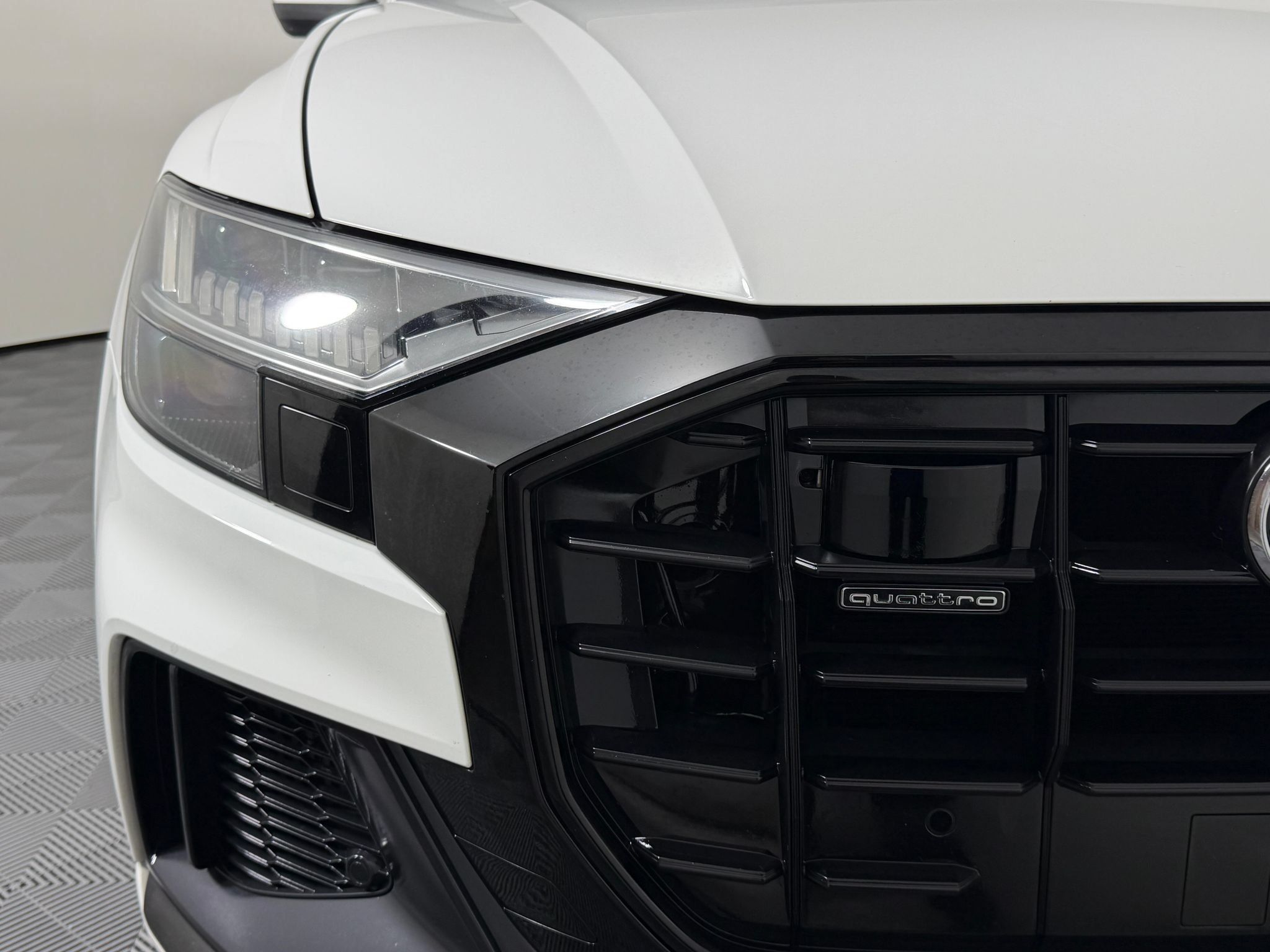 Used 2019 Audi Q8 Premium Plus w/ Premium Plus AWD/4WD image 4
