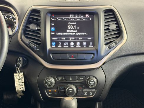 Used 2014 Jeep Cherokee Latitude w/ Cold Weather Group AWD/4WD image 17