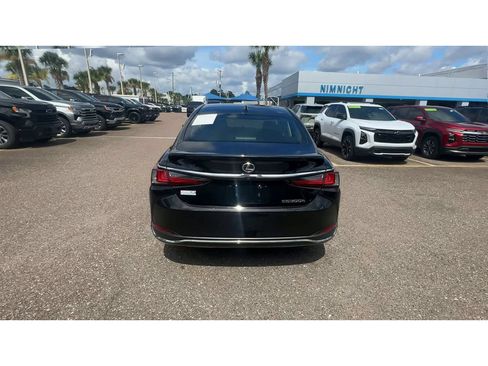 Used 2023 Lexus ES 300h w/ Accessory Package (Z2) FWD image 3