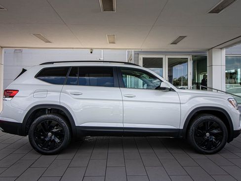 New 2026 Volkswagen Atlas SE FWD image 3