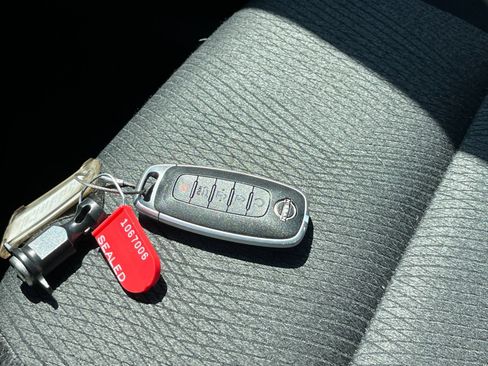 Used 2025 Nissan Rogue SV AWD/4WD image 21