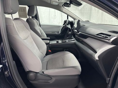 Used 2025 Toyota Sienna LE image 62