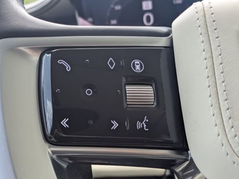 Used 2025 Land Rover Range Rover SE AWD/4WD image 22