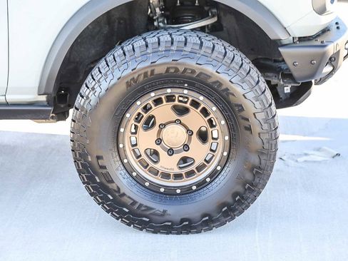 Used 2022 Ford Bronco Badlands image 10