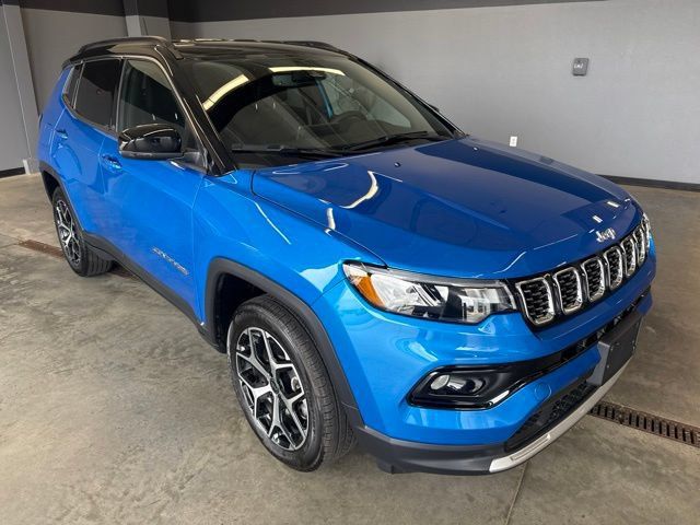 Used 2025 Jeep Compass Limited AWD/4WD image 1