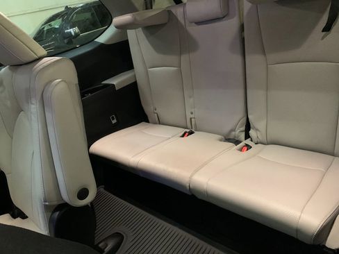 Used 2024 Toyota Grand Highlander Limited image 17