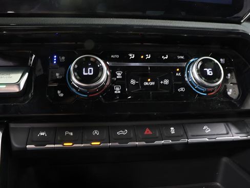 Used 2025 GMC Sierra 1500 AT4 w/ Technology Package image 10