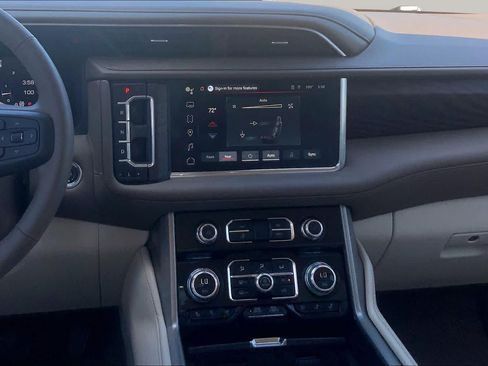 Used 2023 GMC Yukon XL Denali AWD/4WD image 7