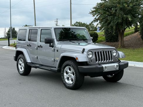 Used 2014 Jeep Wrangler Unlimited Sahara w/ Max Tow Package AWD/4WD image 6