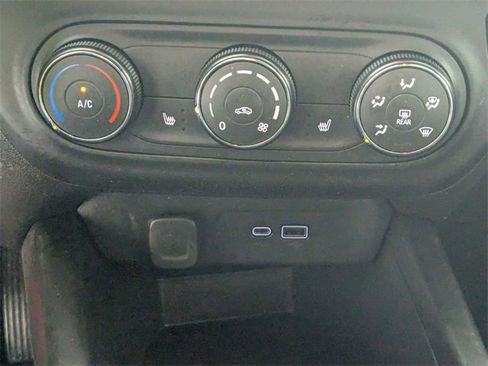 Certified 2024 Chevrolet Trax RS image 21