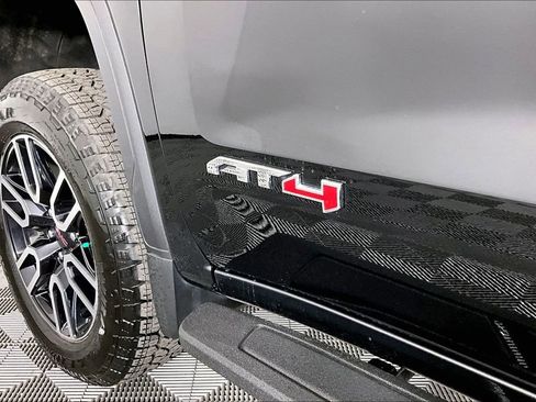 Certified 2025 GMC Sierra 1500 AT4 w/ AT4 Premium Package AWD/4WD image 23