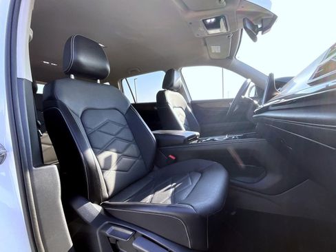 Used 2024 Volkswagen Atlas SE image 16