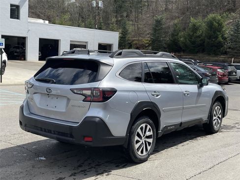 Used 2024 Subaru Outback Premium image 5