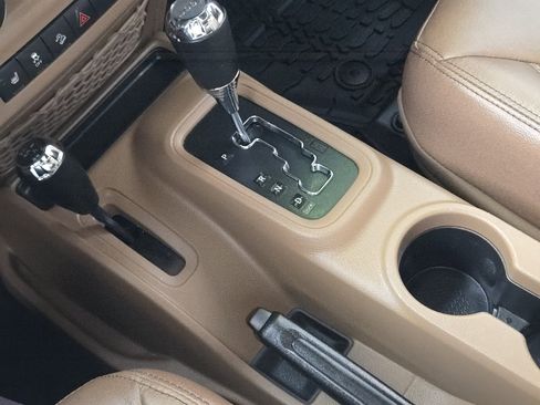 Used 2017 Jeep Wrangler Unlimited Rubicon w/ Connectivity Group image 22