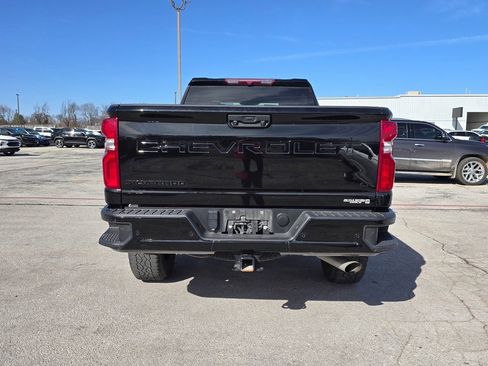 Used 2024 Chevrolet Silverado 2500 LT w/ Midnight Edition image 5